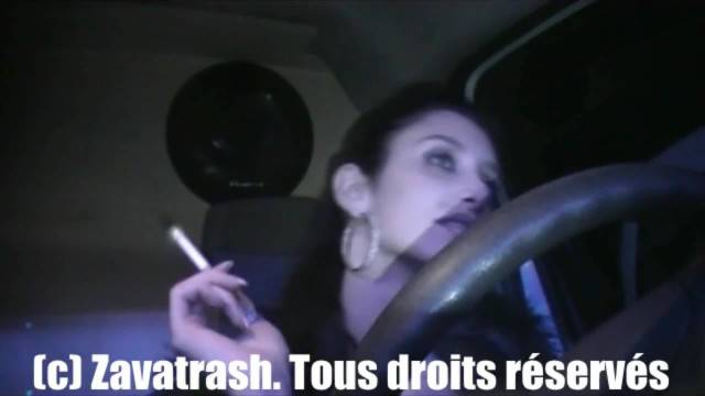 Cette jolie Brunette aime le sperme, soulager les chauffeurs poids lourd, c'est sa passion.