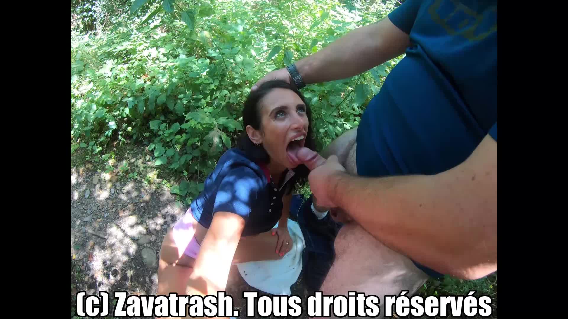 Plan pipe sur un chemin de randonnée - SPEEDSEX BLOWJOB | ZavaTrash Officiel