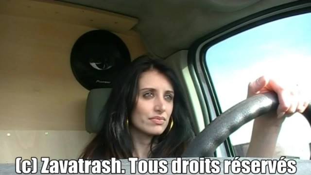 L'ouvrier, la pute et l'autostoppeur | Glory Zavatrash la tentatrice veut sucer de la bite à tout prix | REALITY PORN