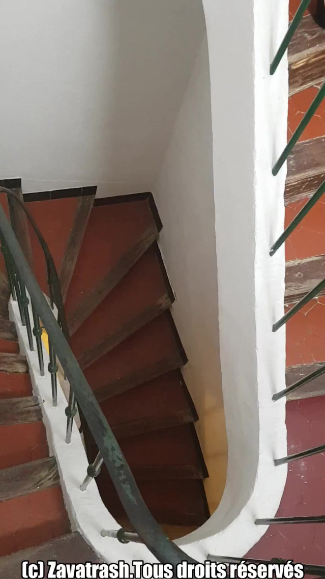 Baisée dans une cage d'escalier par un Black en RUT ! #GloryZavatrash