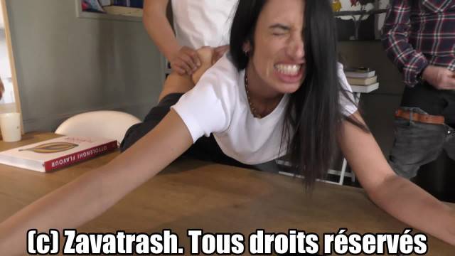 Braquemart en cuisine - une pause déjeuné crapuleuse - REALITY PORN