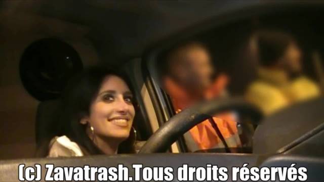 Lyon Presqu'île - Insatiable SALOPE suce un REBEU dans un parking souterrain - ZOB circoncis