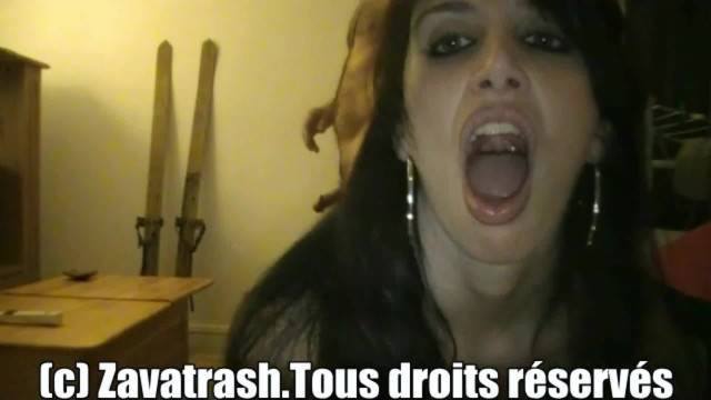 SPEEDSEX chez l'habitant - Cette cochonne vient te sucer à domicile.