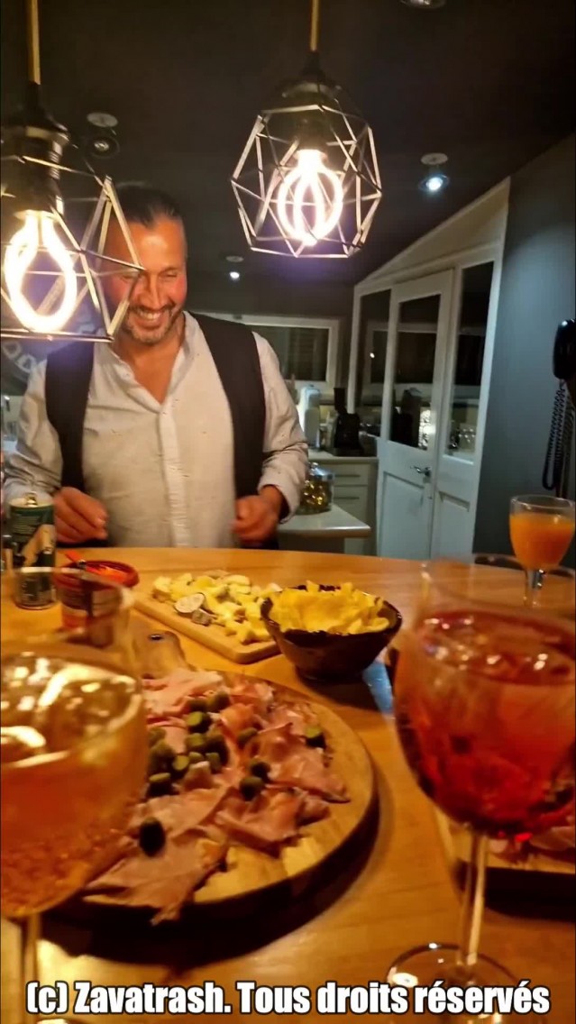 Apéro Coquin chez Roullio Le Magnifique | Première baise post-divorce : elle encaisse tout sans filtre.