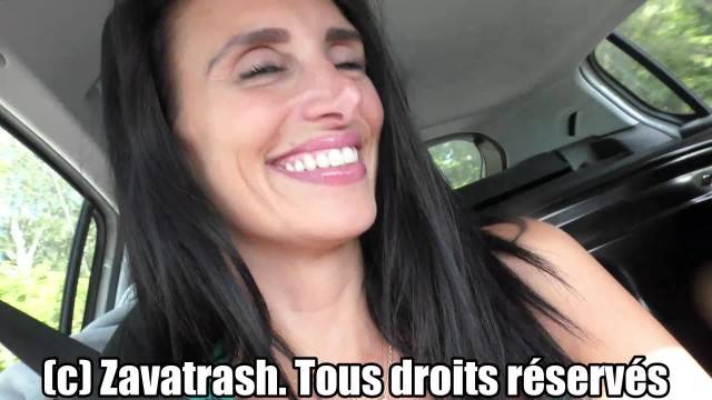 Une Salope Libertine branle et suce papy dans son cabanon. #TRASH
