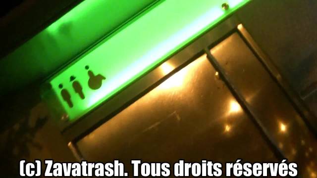 SpeedSex | Elle se fait baiser la bouche dans les toilettes publiques. #sperme