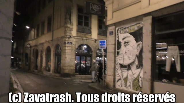 Du Sperme plein La Gueule | Aurbeaureal suce des routiers sur une Aire de repos et enchaine des pipes au Sex-Shop.